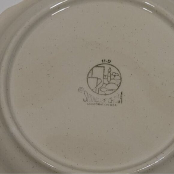 Syracuse China Beige Brown Scalloped Dinner Plate Floral Vine Design Vintage USA - Picture 6 of 6